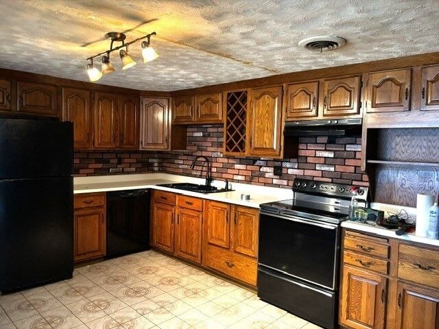 Property Photo: 78 Edgewater Dr MA 01504