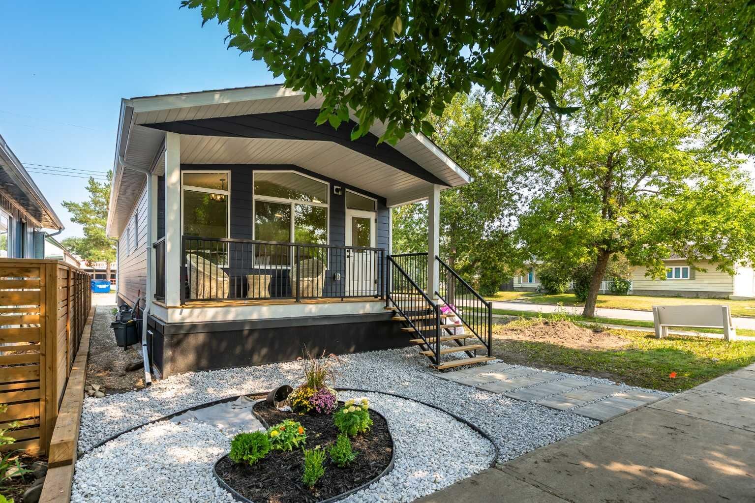 Property Photo: 38 4 Avenue SE AB T1V 1X6