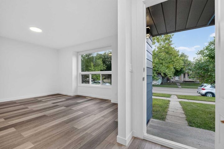 Property Photo: 925 Erin Woods Drive SE AB T2B 2X1