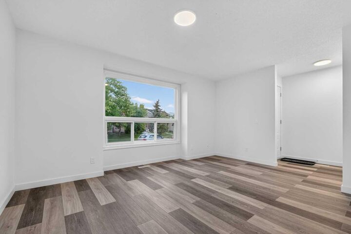 Property Photo: 925 Erin Woods Drive SE AB T2B 2X1