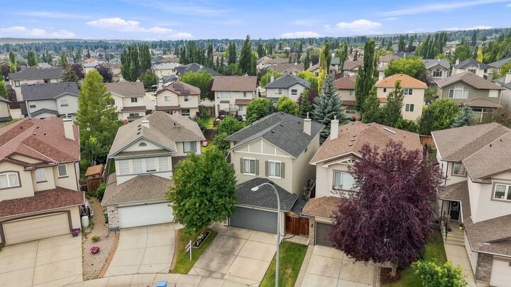 Property Photo: 32 Tuscany Ravine Crescent NW AB T3L 2X1
