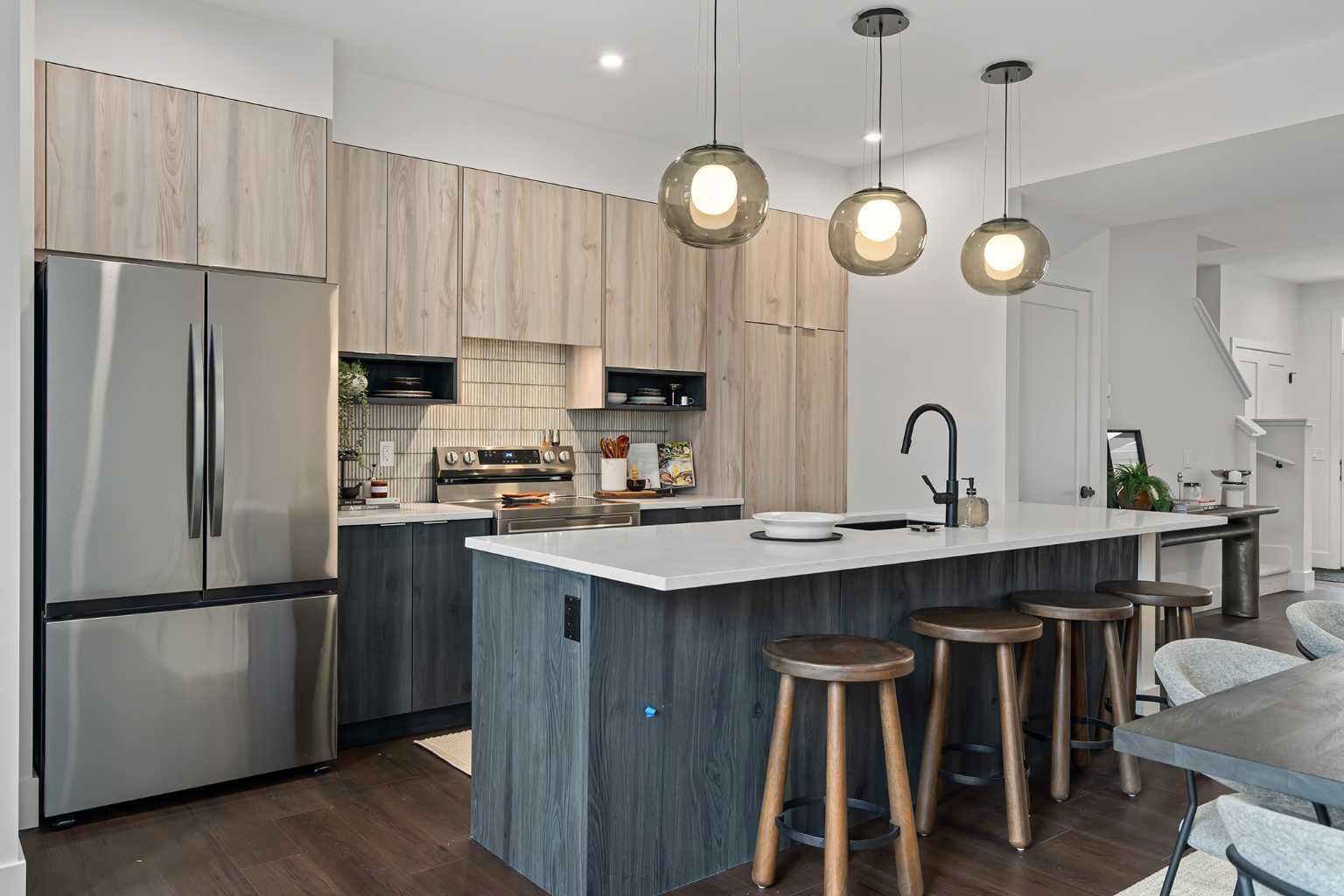 Property Photo:  872 Sora Boulevard SE  AB T3S 1C5 