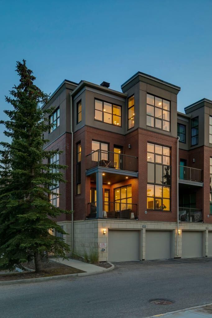 Property Photo: 424 Aspen Meadows Hill SW AB T3H 0G3