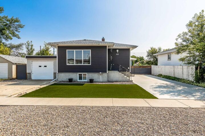 Property Photo:  613 1 Street SE  AB T0J 2P0 