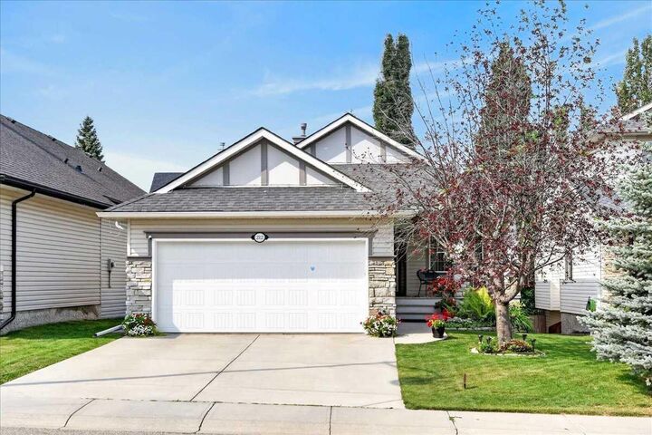 212 Cresthaven Place SW — photo 1