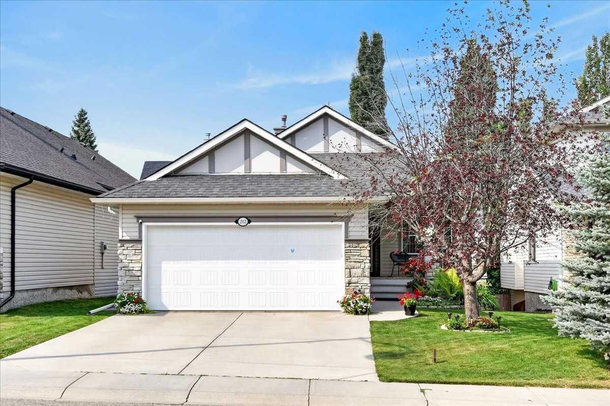 Property Photo: 212 Cresthaven Place SW AB T3B 5W4