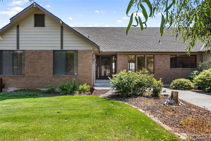 Property Photo: 290 Trails End Lane WA 98903