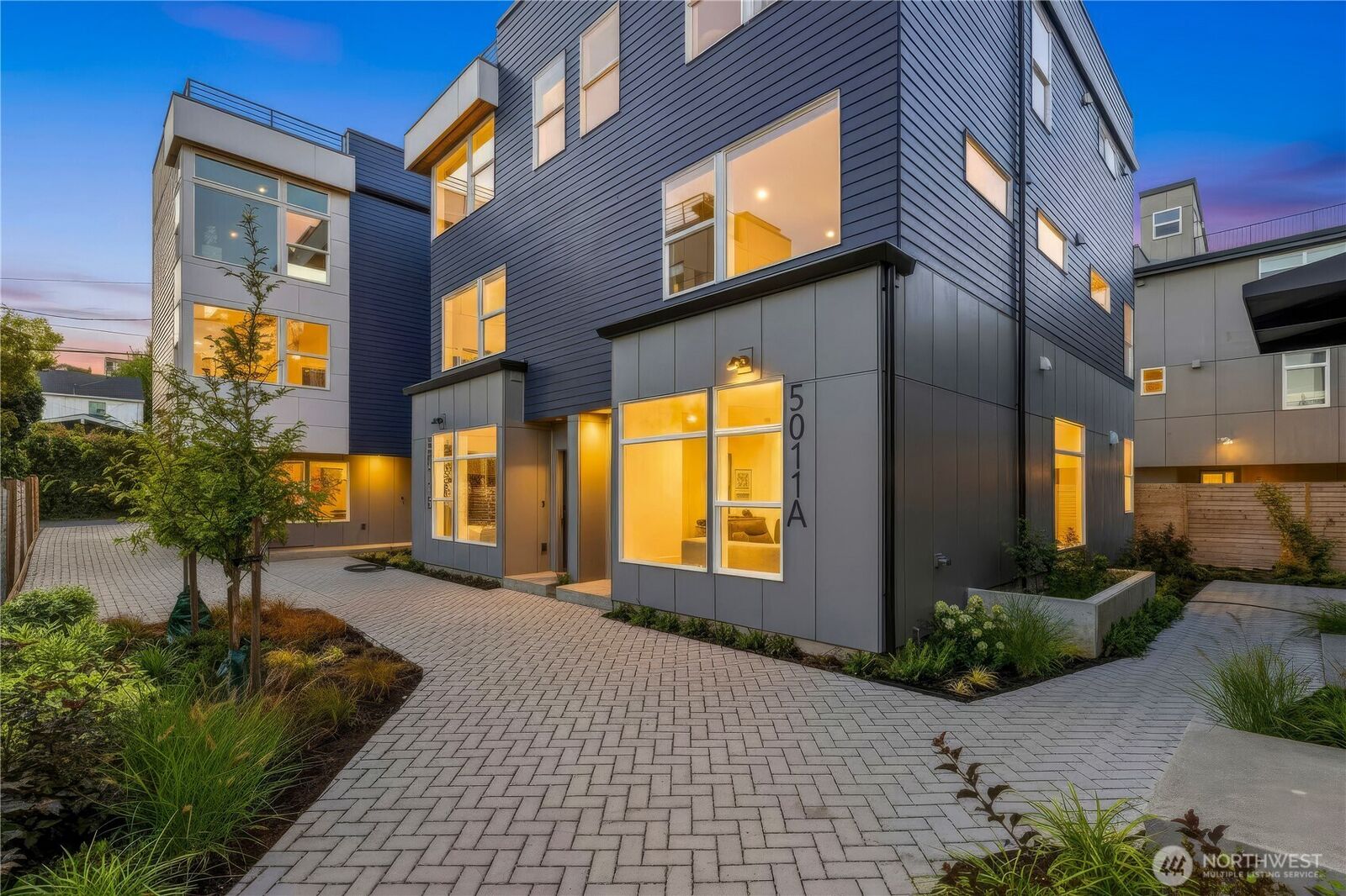 Property Photo:  5011  Fauntleroy Way SW Unit A  WA 98136 