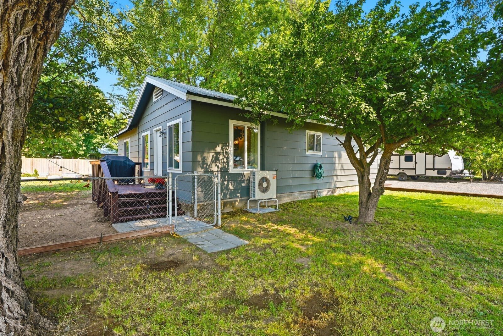 Property Photo:  600 N Pierce Street  WA 98934 