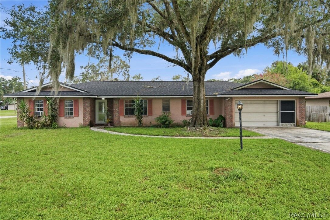 Property Photo:  2508 S Shelly Avenue  FL 34450 