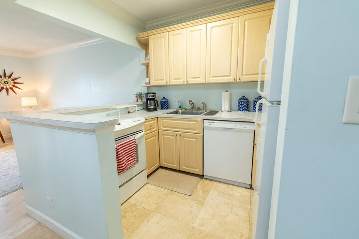 Property Photo: 3215 NE 15th Street 204 FL 33062