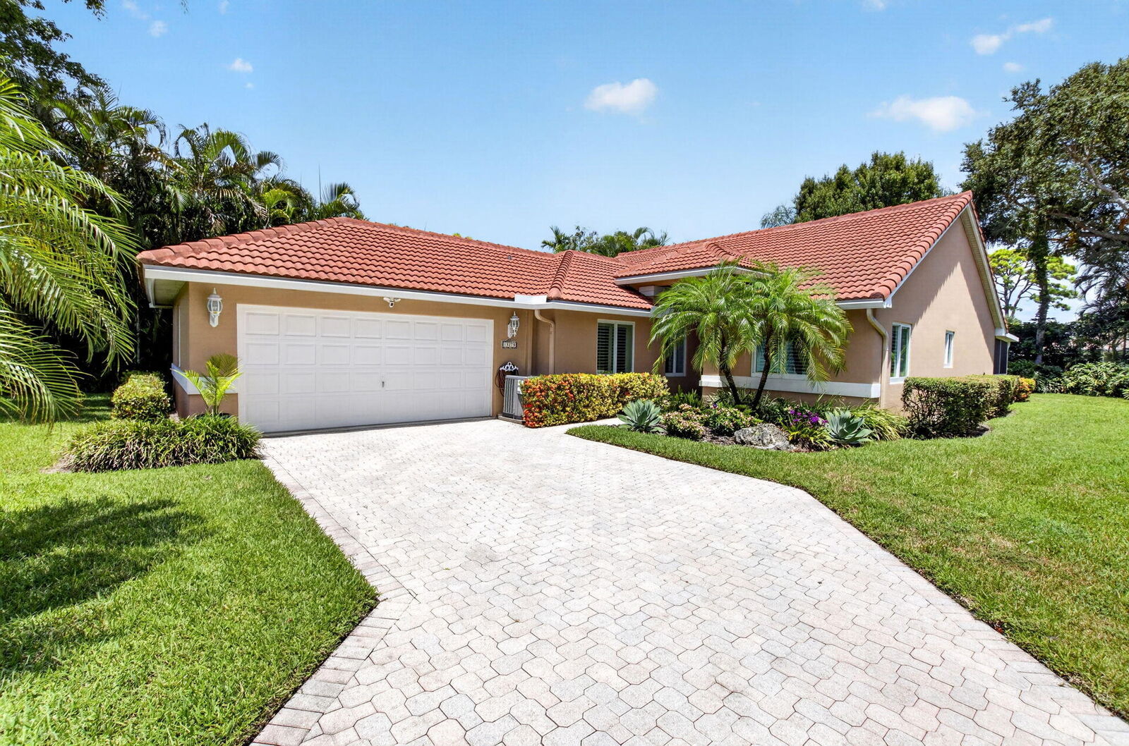 Property Photo: 13275 Royale Sabal Court FL 33484