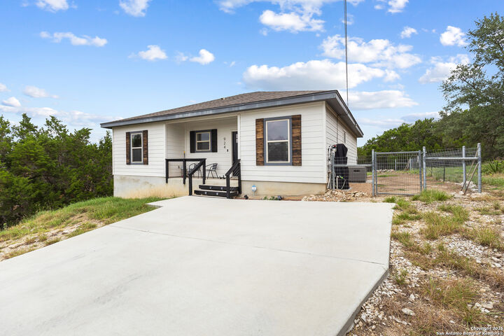 Property Photo:  924 Scenic Hills Dr  TX 78133 