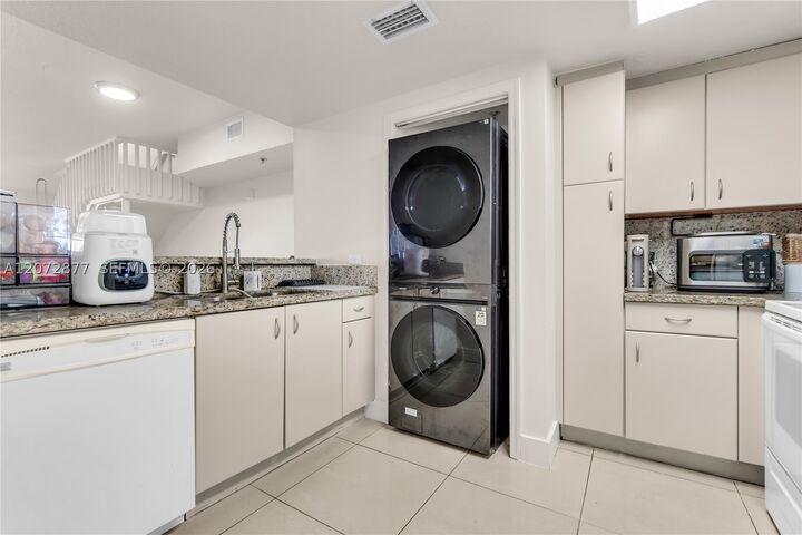 Property Photo:  1650 Coral Way Ph-9  FL 33145 