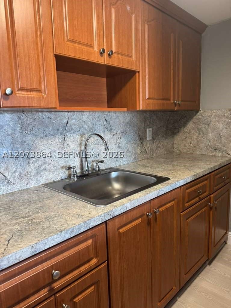 Property Photo:  