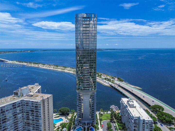 Property Photo:  175 SE 25 Road Ph4301  FL 33129 