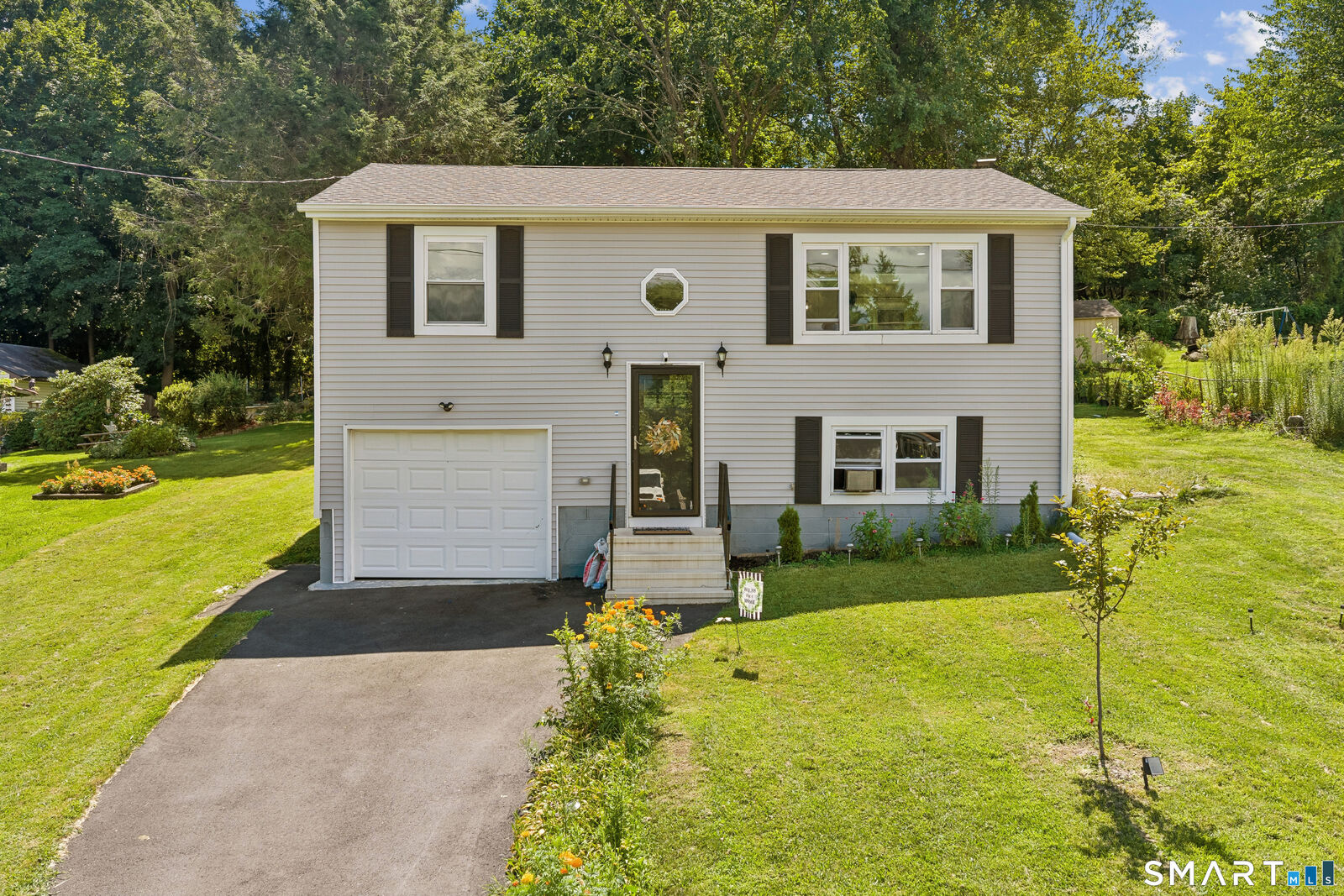 Property Photo:  14 Garry Knolls  CT 06810 