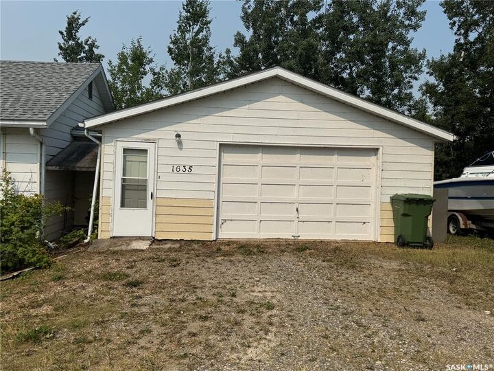 1635 Bay Avenue N — photo 1