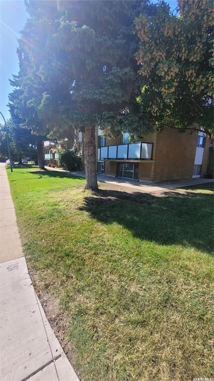 Property Photo:  111 St Lawrence Crescent 4  SK S7K 1H3 