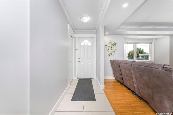 Property Photo:  902 Steeves Avenue  SK S7L 5N4 