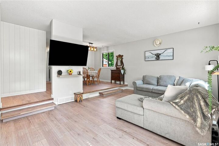 Property Photo:  94 Dale Crescent  SK S4N 5J7 
