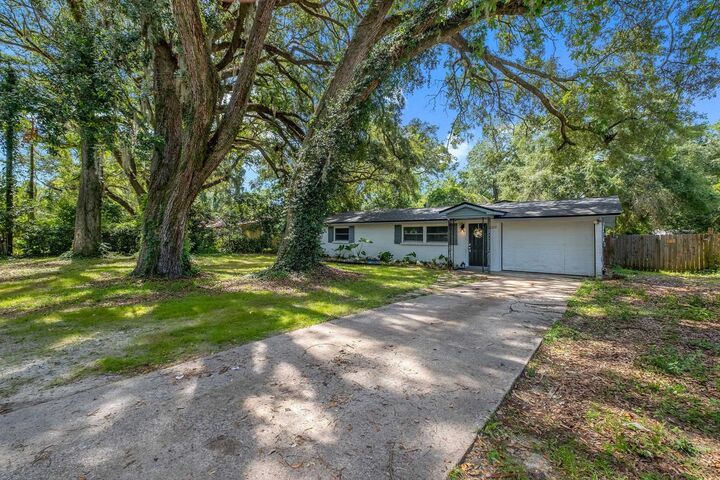 Property Photo:  2009 Woodstock Lane  FL 32303 