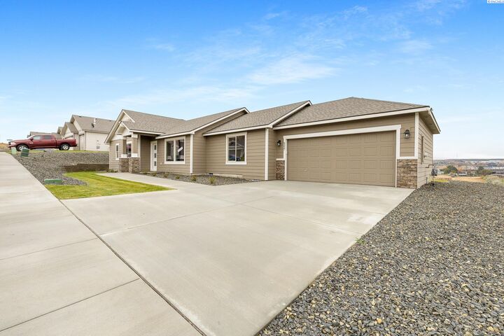 Property Photo: 6327 W 28th Ave WA 99338