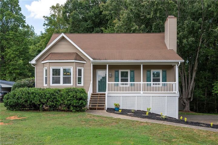 Property Photo: 1113 Ridgecliff Drive NC 27045