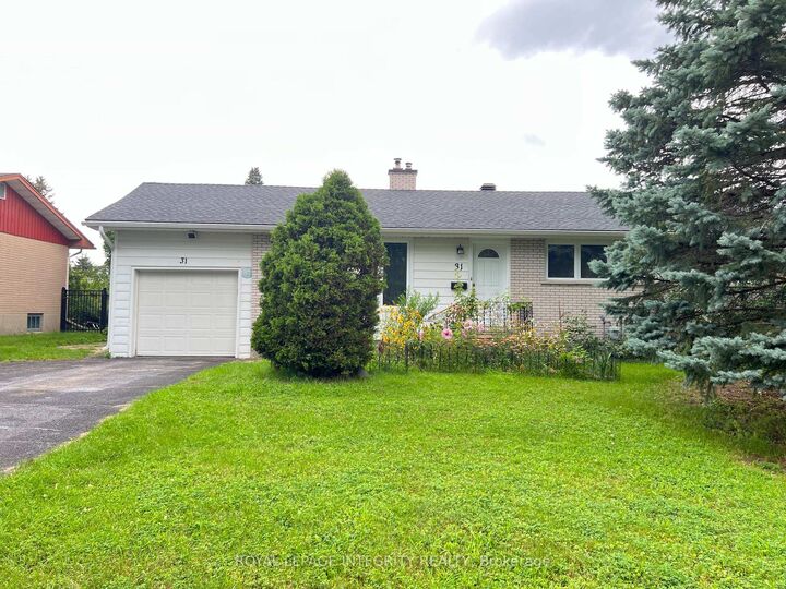 Property Photo:  31 Gary Avenue  ON K2G 3L2 