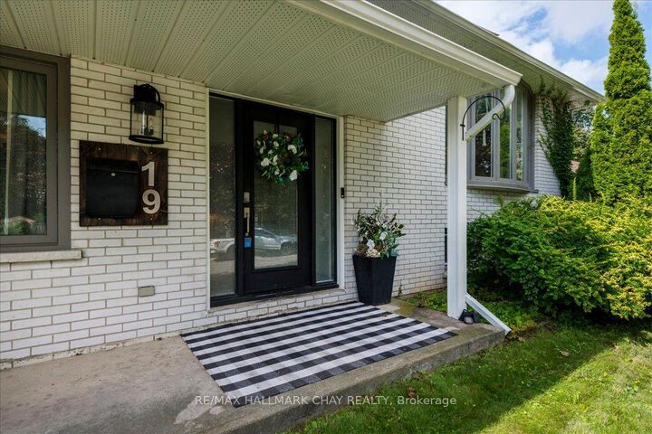 Property Photo: 19 Highcroft Road ON L4N 2X3