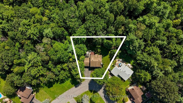 Property Photo: 240 Hoylake Crescent ON K1E 2M8