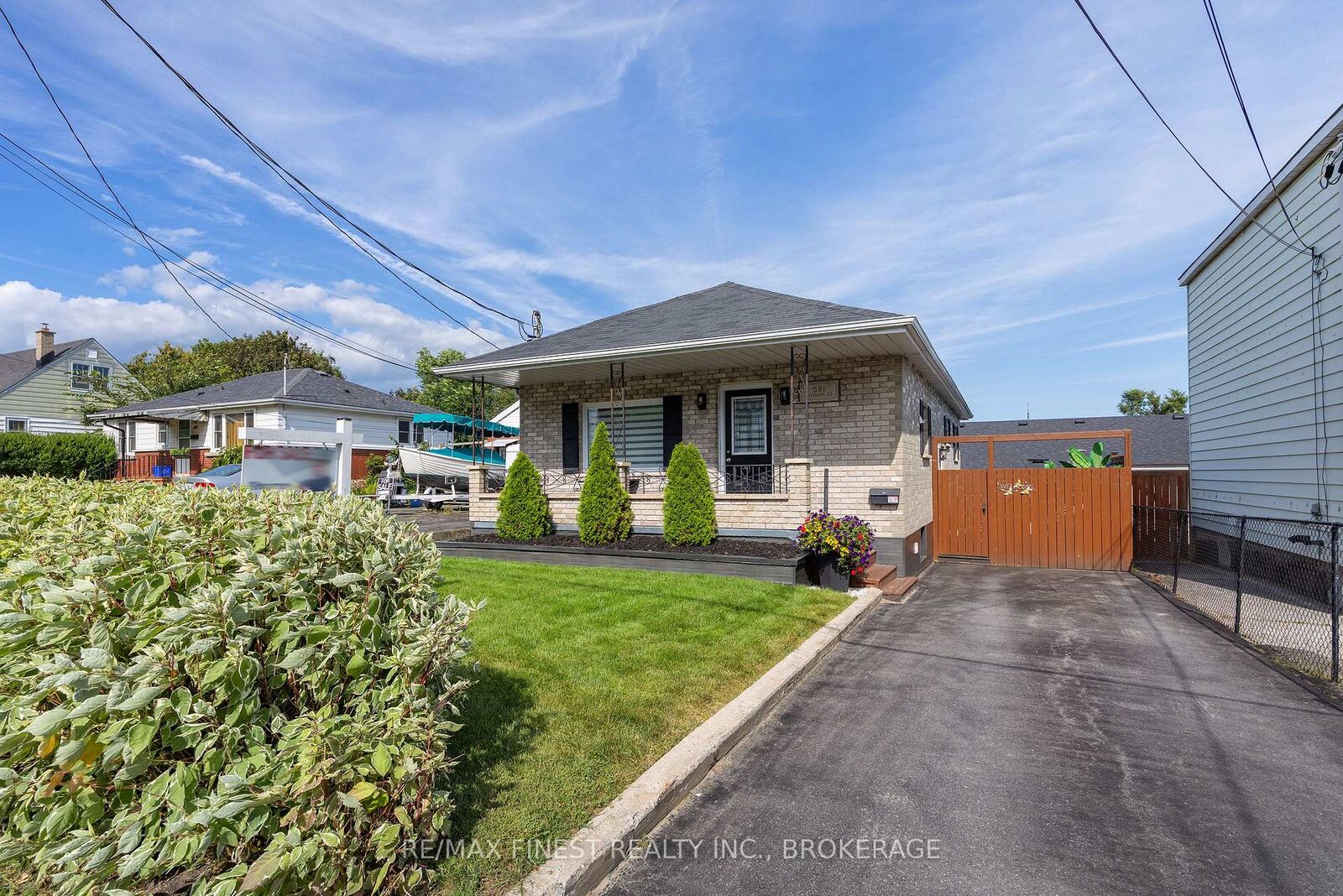 Property Photo:  581 Division Street  ON K7K 4B7 