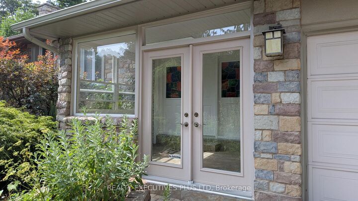 Property Photo:  1443 Birchwood Drive  ON L5J 1T3 