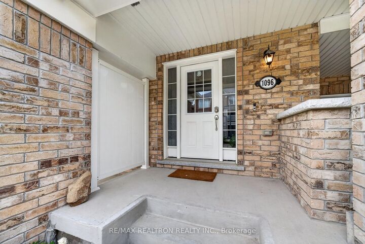 Property Photo:  1096 Silk Street  ON L1X 0E8 
