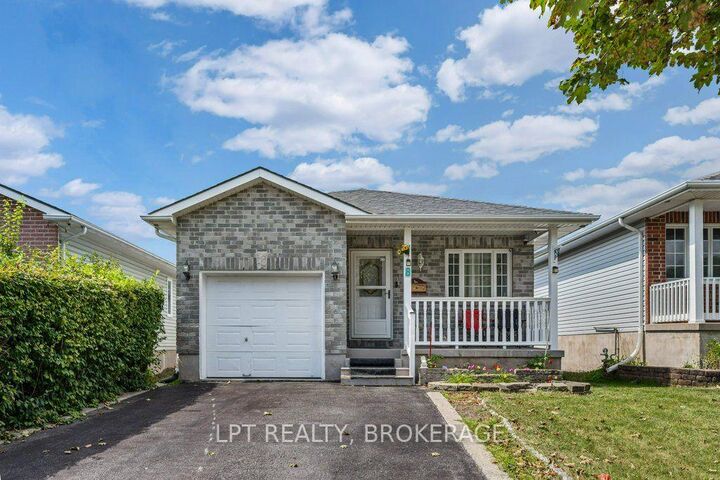 8 Wilfred Crescent — photo 1