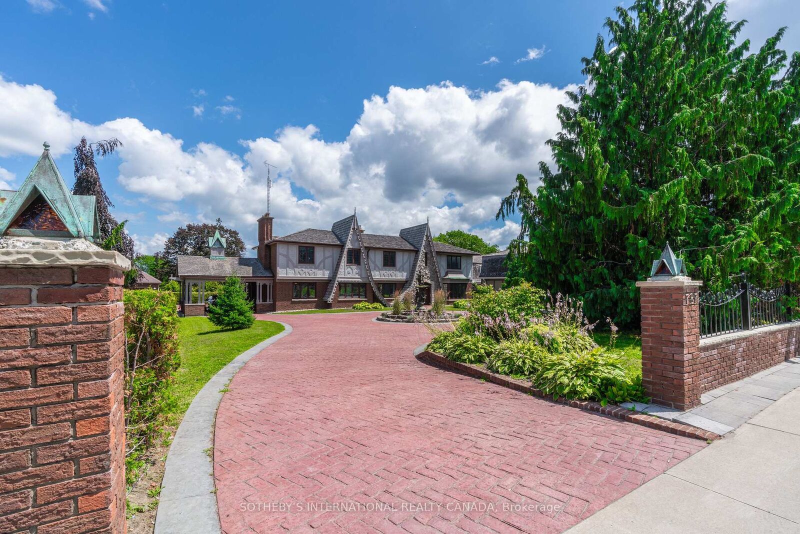 Property Photo: 787 Simcoe Street N ON L1G 4V9