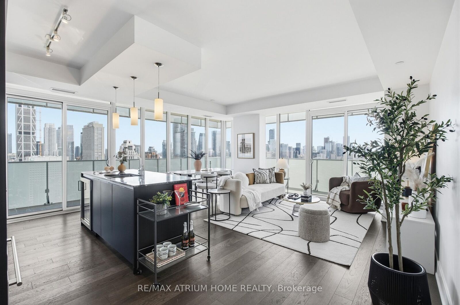 Property Photo: 200 Bloor Street W 3103 ON M5B 1T8