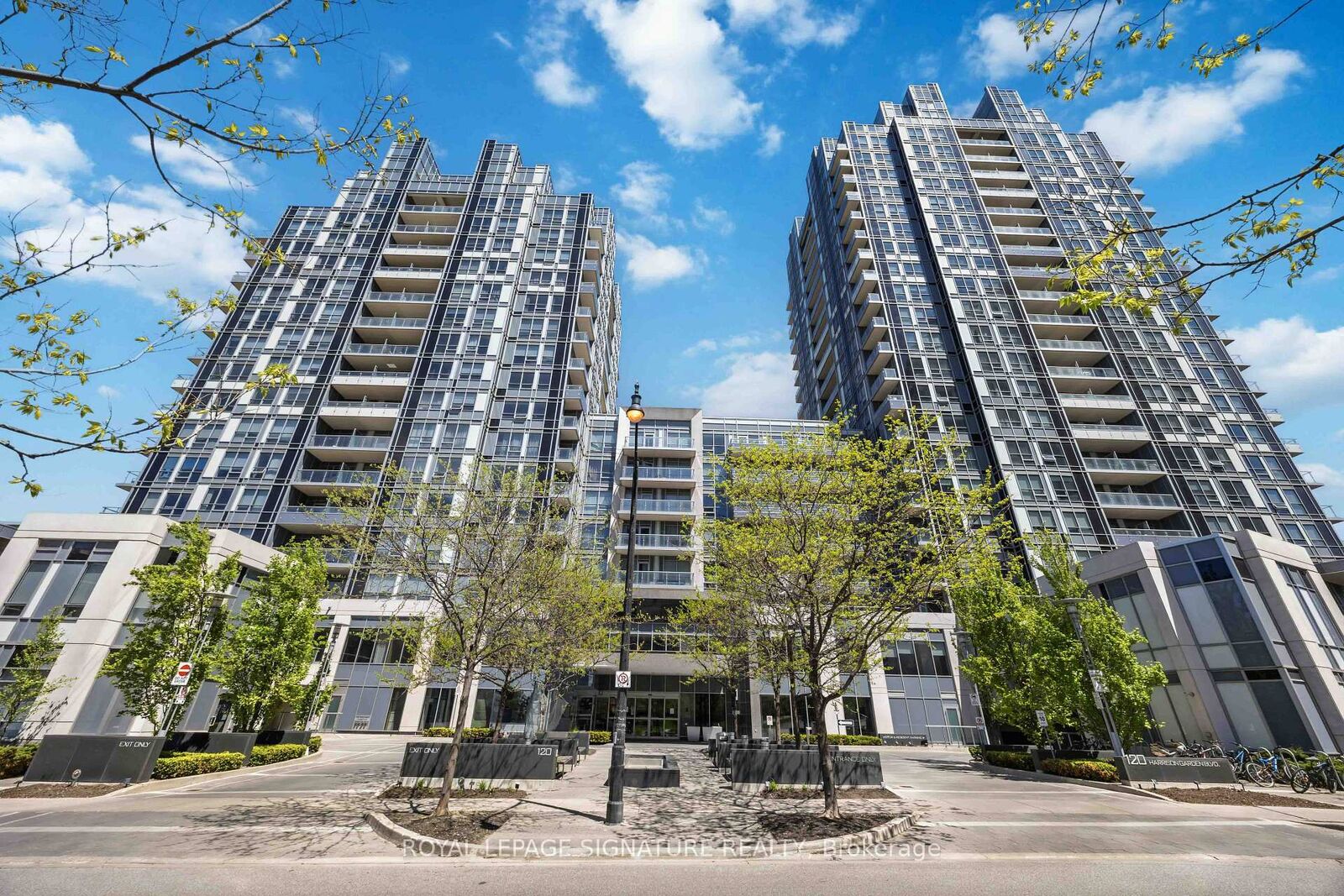 Property Photo:  120 Harrison Garden Boulevard 1427  ON M2N 0H1 