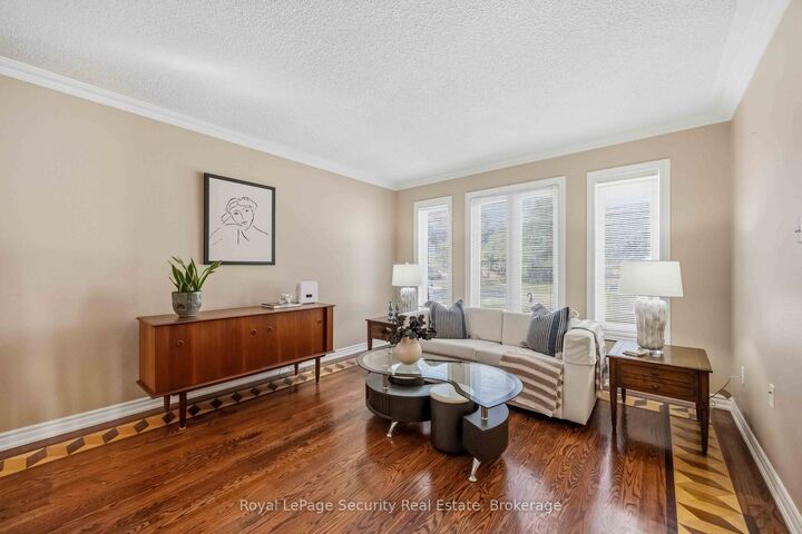 Property Photo:  46 Birchway Place  ON L7J 2X7 