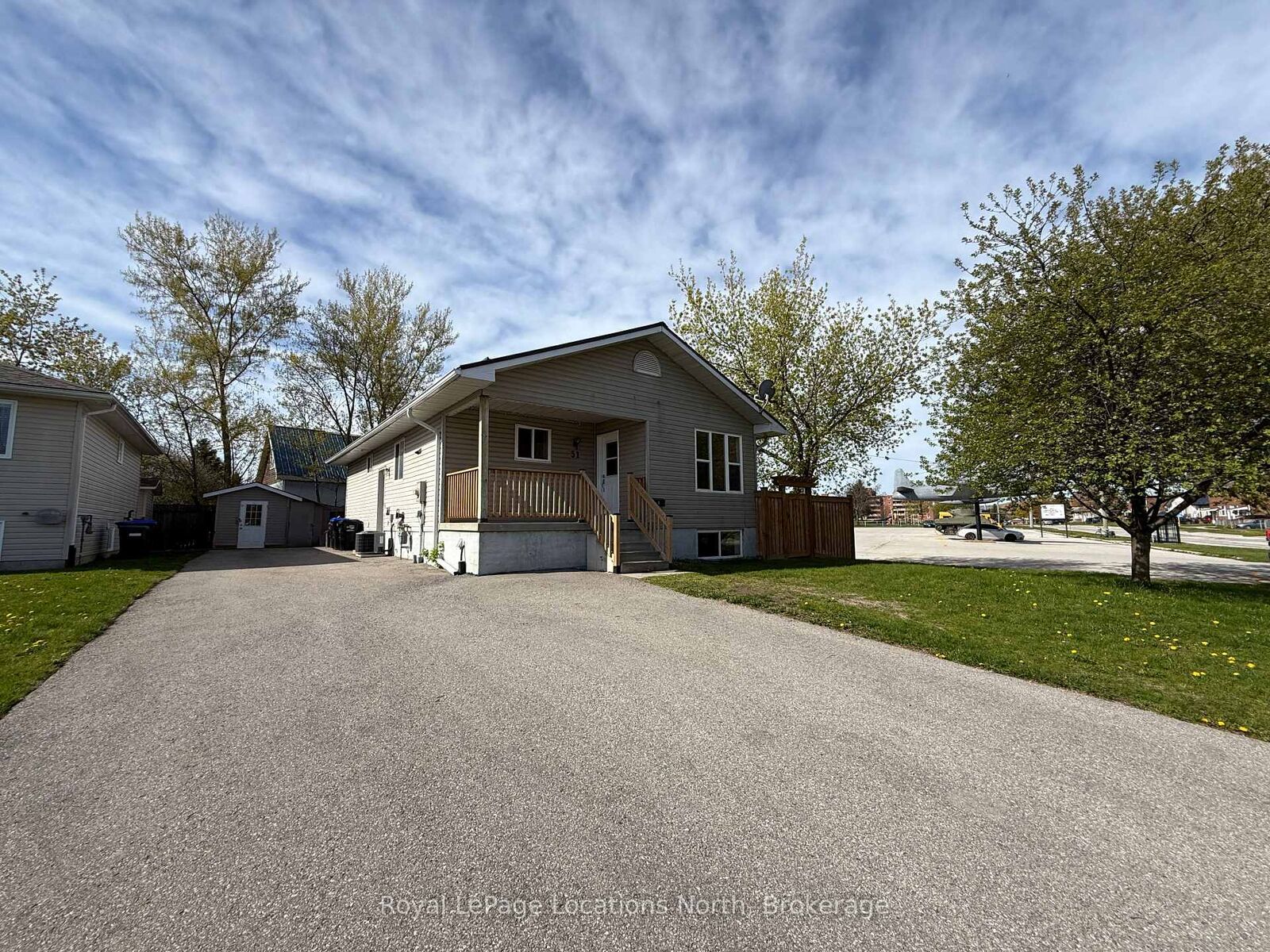 Property Photo:  51 Raglan Street Lower  ON L9Y 4Y6 