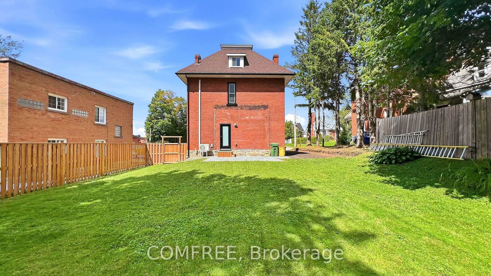 Property Photo:  190 McAllister Street  ON K8A 3G2 