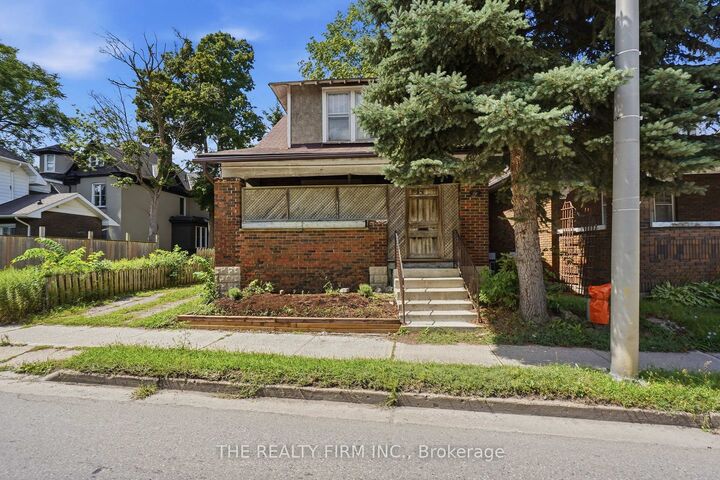 Property Photo:  35 Wharncliffe Road S  ON N6J 2J5 