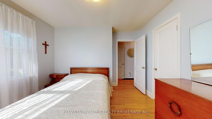 Property Photo:  656 Winblest Avenue  ON N6C 3C5 