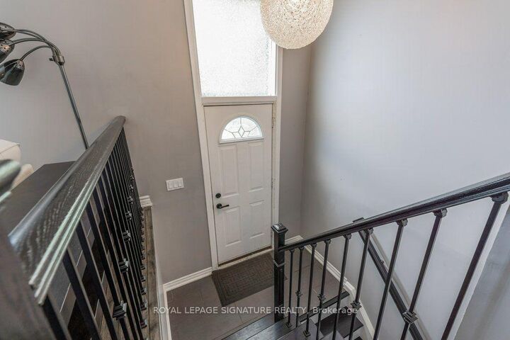 Property Photo: 676 Abana Road ON L5A 1H4