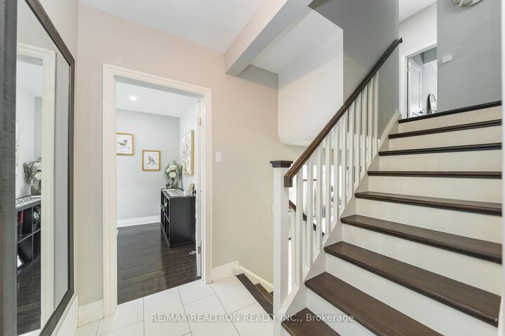 Property Photo: 2 Lynedock Crescent ON M3A 2A8