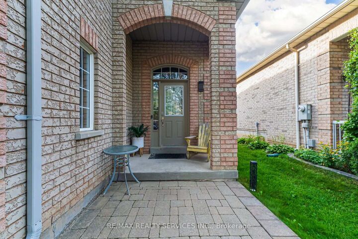 Property Photo:  50 Sunny Glen Crescent  ON L7A 2C6 