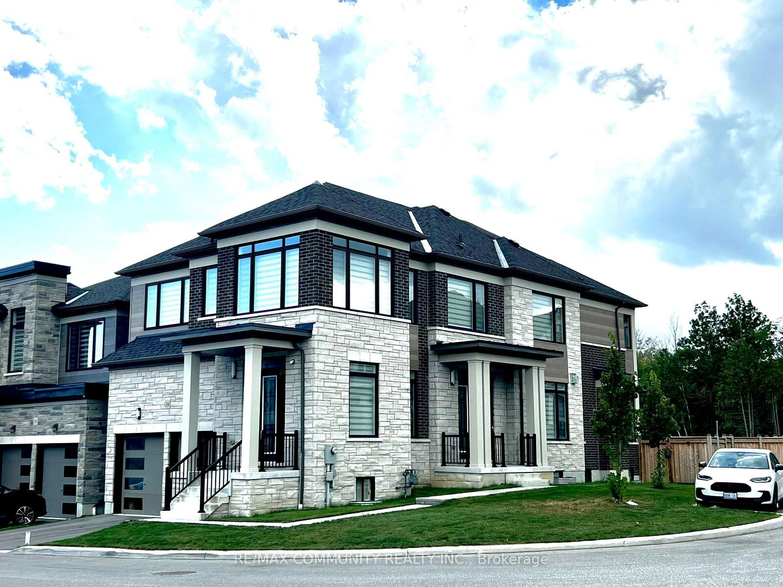 Property Photo:  400 Finch Avenue 39  ON L1V 1H8 