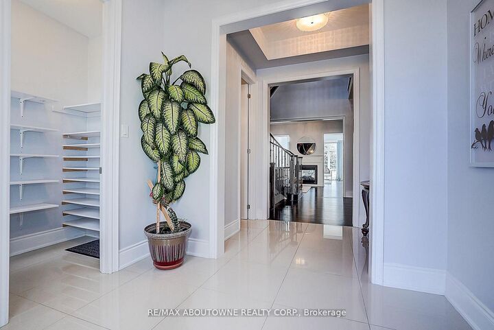 Property Photo: 16 Gracedale Drive ON L4C 0Y3