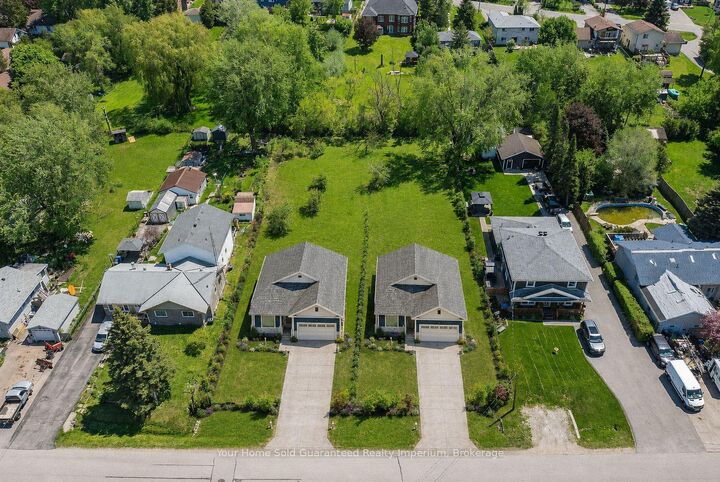 Property Photo: 277-279 Annshiela Drive ON L4P 3A6