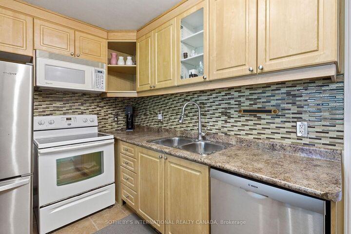 Photo de la propriété: 26 Magwood Court ON M6S 2M5